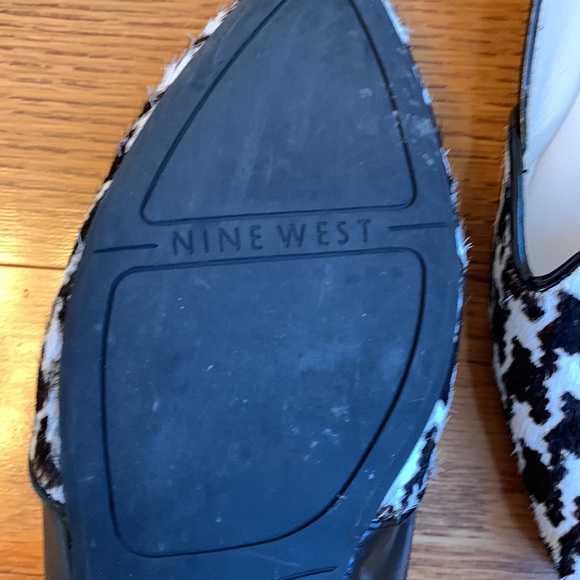 Nine West flat shoes. Leather and fabric. Comfortable tread. Great pattern. - Picture 4 of 7